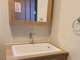 洗面リフォーム水はねも安心！木目がおしゃれな1面鏡の洗面台