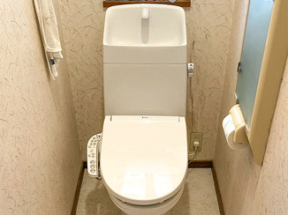 トイレリフォーム 床もお掃除しやすい、コストを抑えたトイレ