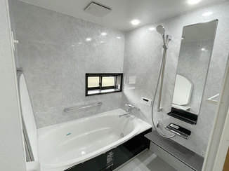 バスルームリフォーム サイズアップし、ひろびろ快適に使用できるバスルームと洗面室