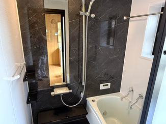 バスルームリフォーム 床抜け解消で安心、安全に使えるシックなバスルーム