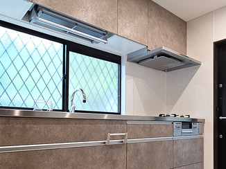 キッチンリフォーム 高身長の方でも使いやすい快適キッチン