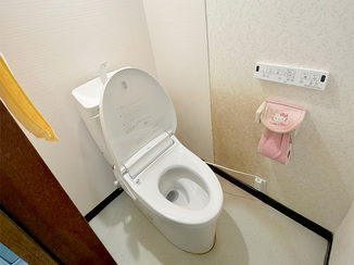 トイレリフォーム 色味を変えて明るくリフレッシュしたトイレ