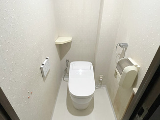 トイレリフォーム スッキリした見た目で、掃除もしやすいトイレ